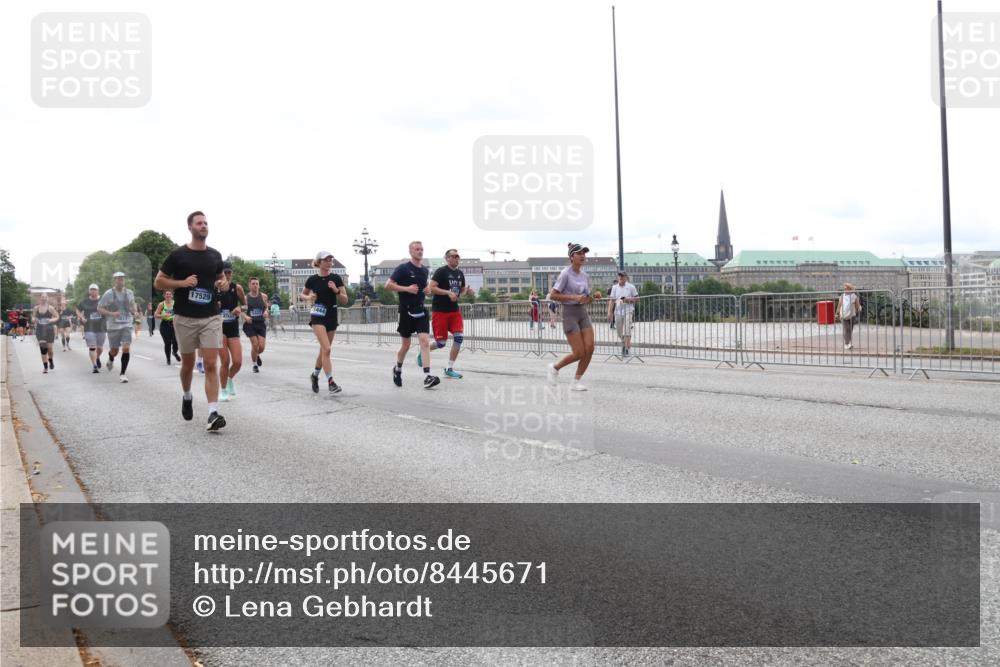 29.06.2025 - hella hamburg halbmarathon Lena Gebhardt http://msf.ph/oto/8445671 29.06.2025 10:29:59 Lombardsbrücke 17529, 5322, 1063, 1097, 1547, 1661, 1694, 2302, 2699, 3443, 3524, 3573, 3613, 4395, 4580, 5063, 5322, 5350, 6598, 6616, 6626, 7517, 7832, 8388, 8792, 8941, 9095, 9937, 10162, 10996, 11249, 11269, 11376, 11444, 11634, 12086, 12216, 12227, 12305, 12504, 12537, 12710, 13031, 13810, 14304, 15266, 16182, 16306, 16601, 16604, 16735, 16769, 17529, 17945, 18046, 18385, 18503, 18671 meine-sportfotos.de