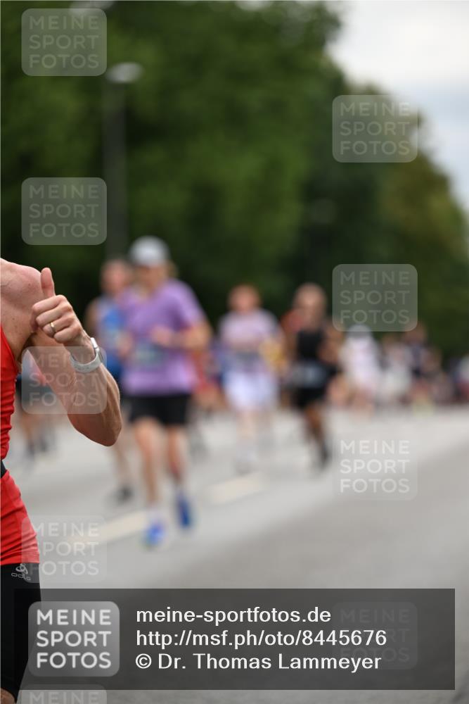 29.06.2025 - hella hamburg halbmarathon Dr. Thomas Lammeyer http://msf.ph/oto/8445676 29.06.2025 10:58:17 Kennedybrücke 1017, 1744, 1789, 1900, 1984, 2079, 2146, 2372, 2528, 2701, 2761, 3187, 4626, 4685, 4801, 5514, 5804, 5817, 5857, 5993, 6273, 7068, 7614, 7876, 8189, 8924, 9138, 9503, 9531, 9771, 10175, 10207, 11390 meine-sportfotos.de