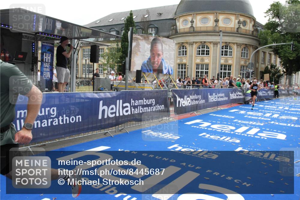 29.06.2025 - hella hamburg halbmarathon Michael Strokosch http://msf.ph/oto/8445687 29.06.2025 10:27:16 Ziel 9097, 15583 meine-sportfotos.de