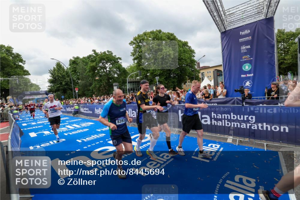 29.06.2025 - hella hamburg halbmarathon Zöllner http://msf.ph/oto/8445694 29.06.2025 10:57:34 Ziel 2236, 2652, 3435, 4502, 5015, 5134, 5457, 5458, 5728, 6281, 6302, 8393, 12144, 13245, 13394, 15695, 16093, 17758, 17828 meine-sportfotos.de