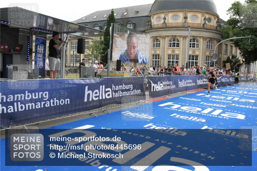 29.06.2025 - hella hamburg halbmarathon Michael Strokosch http://msf.ph/oto/8445696 29.06.2025 10:27:17 Ziel 9097, 15583, 18037, 18124 meine-sportfotos.de