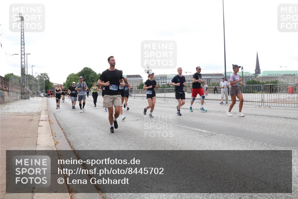 29.06.2025 - hella hamburg halbmarathon Lena Gebhardt http://msf.ph/oto/8445702 29.06.2025 10:29:59 Lombardsbrücke 17529, 2537, 3322, 2302, 3613, 11444, 1063, 1097, 1547, 1661, 1694, 2302, 2699, 3443, 3524, 3573, 3613, 4395, 4580, 5063, 5322, 5350, 6598, 6616, 6626, 7517, 7832, 8388, 8792, 8941, 9095, 9937, 10162, 10996, 11249, 11269, 11376, 11444, 11634, 12086, 12216, 12227, 12305, 12504, 12537, 12710, 13031, 13810, 14304, 15266, 16182, 16306, 16601, 16604, 16735, 16769, 17529, 17945, 18046, 18385, 18503, 18671 meine-sportfotos.de