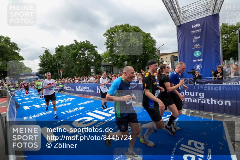 29.06.2025 - hella hamburg halbmarathon Zöllner http://msf.ph/oto/8445724 29.06.2025 10:57:35 Ziel 1239, 2236, 2652, 3435, 4502, 5015, 5134, 5457, 5458, 5728, 6281, 6302, 8393, 12144, 13245, 14571, 15695, 16093, 17758 meine-sportfotos.de