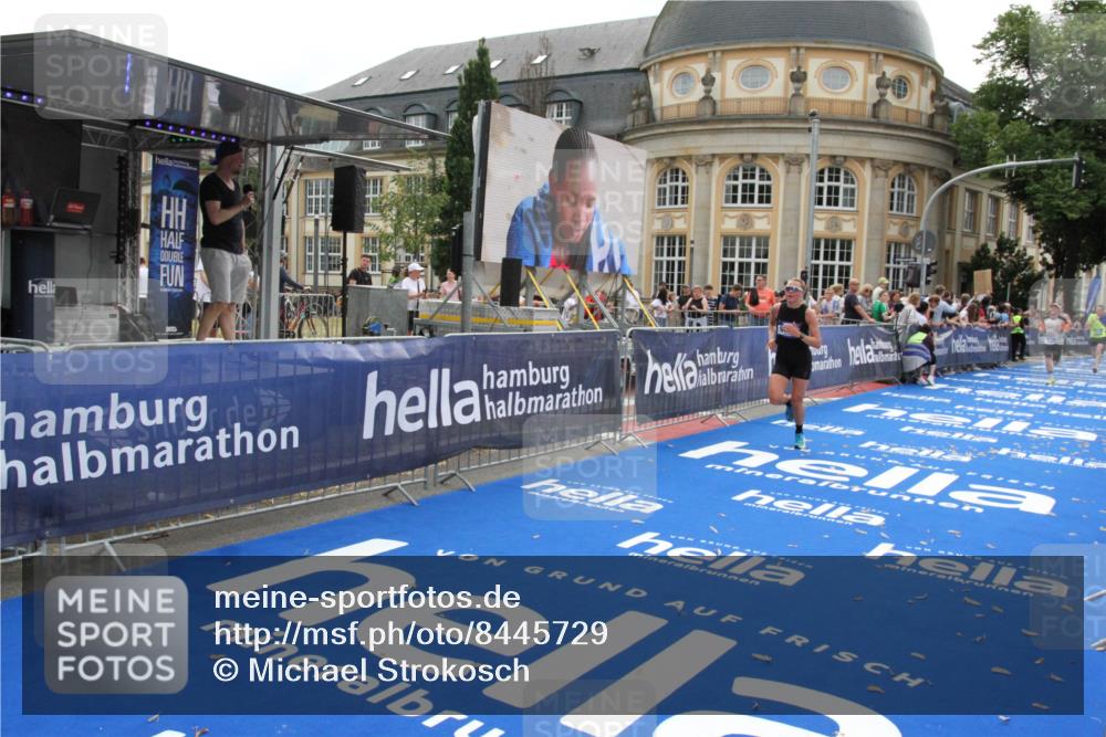 29.06.2025 - hella hamburg halbmarathon Michael Strokosch http://msf.ph/oto/8445729 29.06.2025 10:27:18 Ziel 9097, 15583, 18037, 18124 meine-sportfotos.de