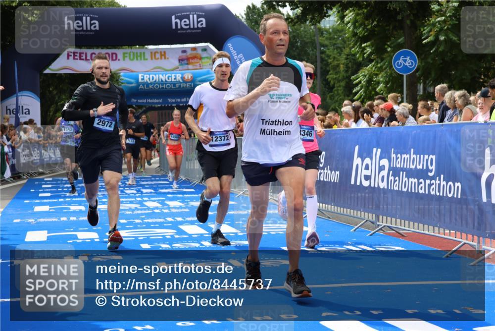 29.06.2025 - hella hamburg halbmarathon Strokosch-Dieckow http://msf.ph/oto/8445737 29.06.2025 10:39:27 Ziel 1343, 2546, 2972, 6152, 7152, 7154, 8346, 9116, 9265, 12335, 12372, 14359, 15013, 15336, 15828, 15866, 15965, 17215, 18285, 18803 meine-sportfotos.de