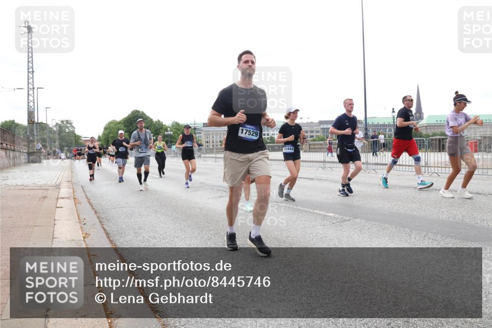 29.06.2025 - hella hamburg halbmarathon Lena Gebhardt http://msf.ph/oto/8445746 29.06.2025 10:30:00 Lombardsbrücke 2302, 3613, 17529, 11444, 1063, 1097, 1547, 1694, 2302, 2699, 3443, 3524, 3573, 3613, 4395, 4580, 5063, 5322, 5350, 6598, 6616, 6626, 7517, 7832, 8388, 8792, 8941, 9095, 9937, 10162, 10996, 11269, 11376, 11444, 11634, 12086, 12216, 12227, 12305, 12504, 12537, 12710, 13031, 13418, 13810, 14304, 15266, 16182, 16306, 16601, 16604, 16735, 16769, 17529, 17945, 18046, 18385, 18503, 18671 meine-sportfotos.de