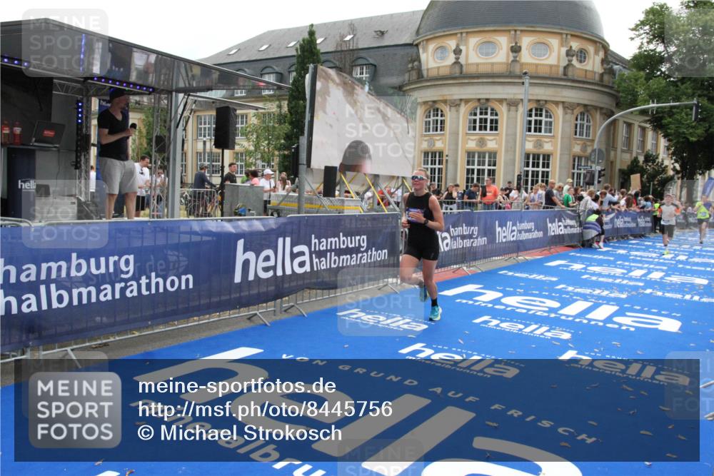 29.06.2025 - hella hamburg halbmarathon Michael Strokosch http://msf.ph/oto/8445756 29.06.2025 10:27:19 Ziel 9097, 15136, 15583, 18037, 18124 meine-sportfotos.de