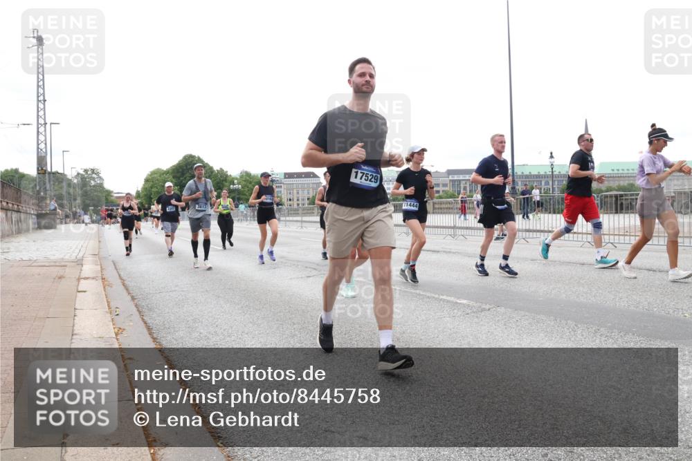 29.06.2025 - hella hamburg halbmarathon Lena Gebhardt http://msf.ph/oto/8445758 29.06.2025 10:30:00 Lombardsbrücke 2302, 3613, 17529, 1063, 1097, 1547, 1694, 2302, 2699, 3443, 3524, 3573, 3613, 4395, 4580, 5063, 5322, 5350, 6598, 6616, 6626, 7517, 7832, 8388, 8792, 8941, 9095, 9937, 10162, 10996, 11269, 11376, 11444, 11634, 12086, 12216, 12227, 12305, 12504, 12537, 12710, 13031, 13418, 13810, 14304, 15266, 16182, 16306, 16601, 16604, 16735, 16769, 17529, 17945, 18046, 18385, 18503, 18671 meine-sportfotos.de