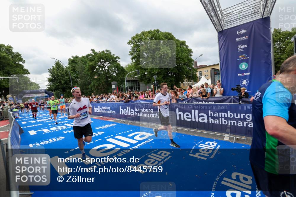 29.06.2025 - hella hamburg halbmarathon Zöllner http://msf.ph/oto/8445759 29.06.2025 10:57:35 Ziel 1239, 2236, 2652, 3435, 4502, 5015, 5134, 5457, 5458, 5728, 6281, 6302, 8393, 12144, 13245, 14571, 15695, 16093, 17758 meine-sportfotos.de
