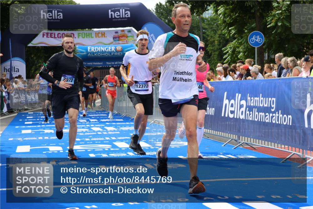 29.06.2025 - hella hamburg halbmarathon Strokosch-Dieckow http://msf.ph/oto/8445769 29.06.2025 10:39:27 Ziel 1343, 2546, 2972, 6152, 7152, 7154, 8346, 9116, 9265, 12335, 12372, 14359, 15013, 15336, 15828, 15866, 15965, 17215, 18285, 18803 meine-sportfotos.de