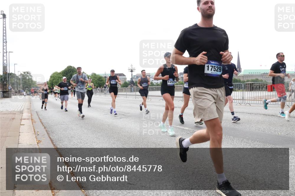 29.06.2025 - hella hamburg halbmarathon Lena Gebhardt http://msf.ph/oto/8445778 29.06.2025 10:30:01 Lombardsbrücke 10162, 2302, 3613, 5322, 1253, 17529, 1063, 1097, 1547, 1694, 2302, 2699, 3443, 3524, 3573, 3613, 4395, 4580, 5063, 5322, 5350, 6598, 6616, 6626, 7517, 7832, 8388, 8792, 8941, 9095, 9937, 10162, 10996, 11269, 11376, 11444, 11634, 12216, 12227, 12305, 12349, 12504, 12537, 12710, 13031, 13418, 13810, 14304, 15266, 16182, 16306, 16601, 16604, 16735, 16769, 17529, 17945, 18046, 18385, 18503, 18671 meine-sportfotos.de