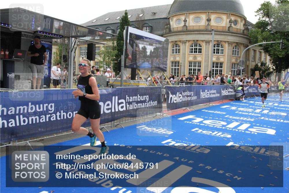 29.06.2025 - hella hamburg halbmarathon Michael Strokosch http://msf.ph/oto/8445791 29.06.2025 10:27:19 Ziel 9097, 15136, 15583, 18037, 18124 meine-sportfotos.de