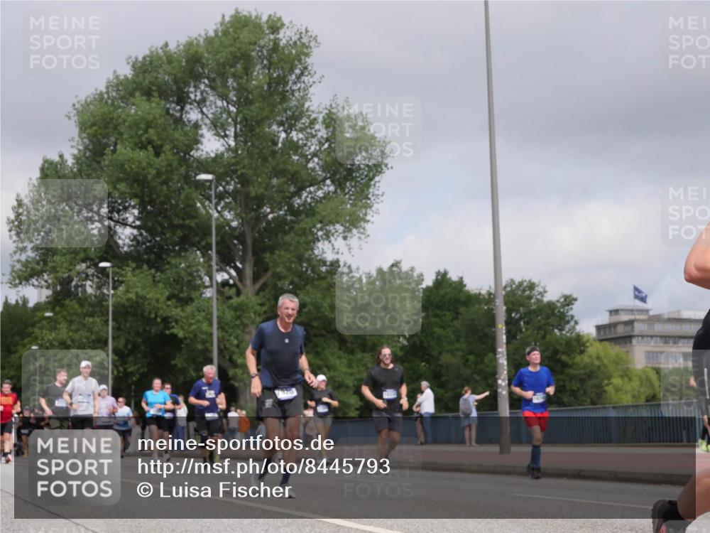 29.06.2025 - hella hamburg halbmarathon Luisa Fischer http://msf.ph/oto/8445793 29.06.2025 10:27:51 Kennedybrücke 0264, 1389, 4162, 5039, 7426, 7920, 8187 meine-sportfotos.de