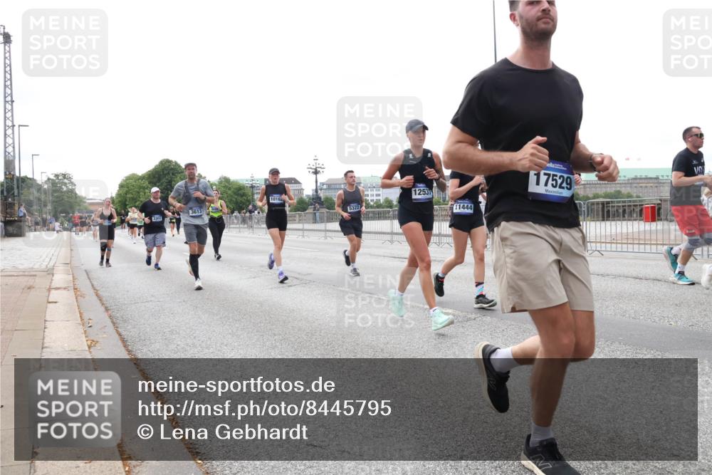 29.06.2025 - hella hamburg halbmarathon Lena Gebhardt http://msf.ph/oto/8445795 29.06.2025 10:30:01 Lombardsbrücke 10162, 1253, 3613, 5322, 2302, 11444, 17529, 1063, 1097, 1547, 1694, 2302, 2699, 3443, 3524, 3573, 3613, 4395, 4580, 5063, 5322, 5350, 6598, 6616, 6626, 7517, 7832, 8388, 8792, 8941, 9095, 9937, 10162, 10996, 11269, 11376, 11444, 11634, 12216, 12227, 12305, 12349, 12504, 12537, 12710, 13031, 13418, 13810, 14304, 15266, 16182, 16306, 16601, 16604, 16735, 16769, 17529, 17945, 18046, 18385, 18503, 18671 meine-sportfotos.de