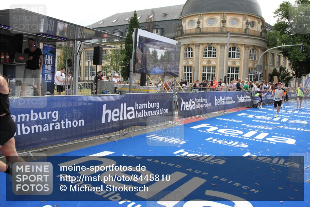 29.06.2025 - hella hamburg halbmarathon Michael Strokosch http://msf.ph/oto/8445810 29.06.2025 10:27:20 Ziel 9097, 15136, 15583, 18037, 18124 meine-sportfotos.de