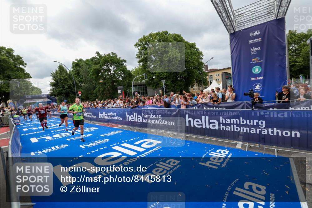 29.06.2025 - hella hamburg halbmarathon Zöllner http://msf.ph/oto/8445813 29.06.2025 10:57:36 Ziel 1239, 2236, 2652, 3435, 4502, 5015, 5134, 5457, 5458, 5728, 8393, 12144, 13245, 14571, 14951, 16093, 17758, 17769 meine-sportfotos.de