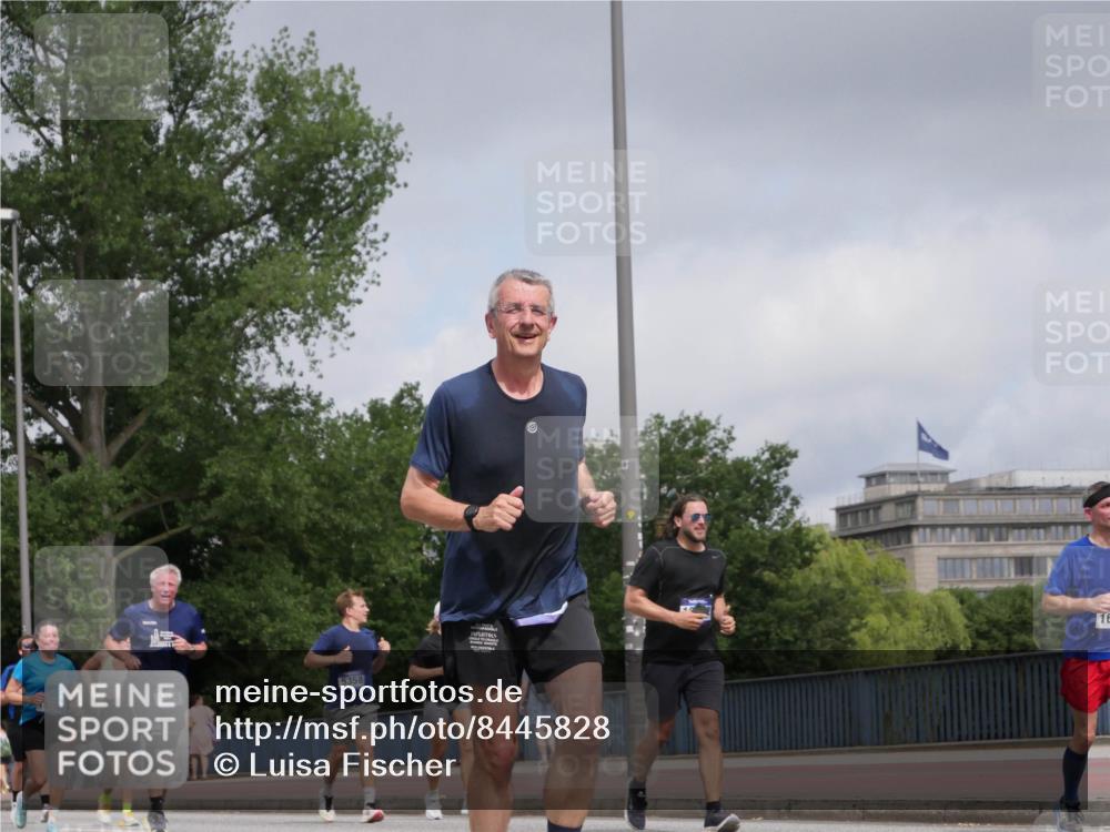 29.06.2025 - hella hamburg halbmarathon Luisa Fischer http://msf.ph/oto/8445828 29.06.2025 10:27:53 Kennedybrücke 8105, 1389, 5358, 16, 1389, 2944, 4162, 4719, 5358, 7920, 8187 meine-sportfotos.de