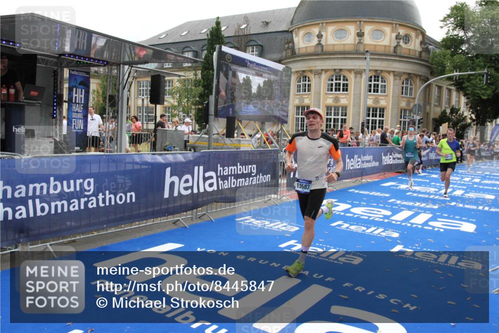 29.06.2025 - hella hamburg halbmarathon Michael Strokosch http://msf.ph/oto/8445847 29.06.2025 10:27:22 Ziel 14019, 15136, 15576, 15583, 18037, 18124 meine-sportfotos.de