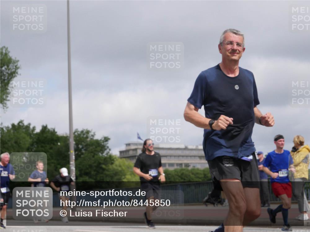 29.06.2025 - hella hamburg halbmarathon Luisa Fischer http://msf.ph/oto/8445850 29.06.2025 10:27:54 Kennedybrücke 1634, 1389, 2944, 4719, 5358, 7920 meine-sportfotos.de