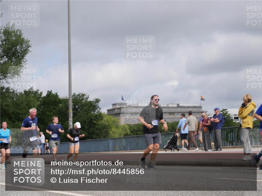 29.06.2025 - hella hamburg halbmarathon Luisa Fischer http://msf.ph/oto/8445856 29.06.2025 10:27:55 Kennedybrücke 18105, 1389, 5358, 1833, 1389, 2944, 4719, 5358, 7920, 8167 meine-sportfotos.de