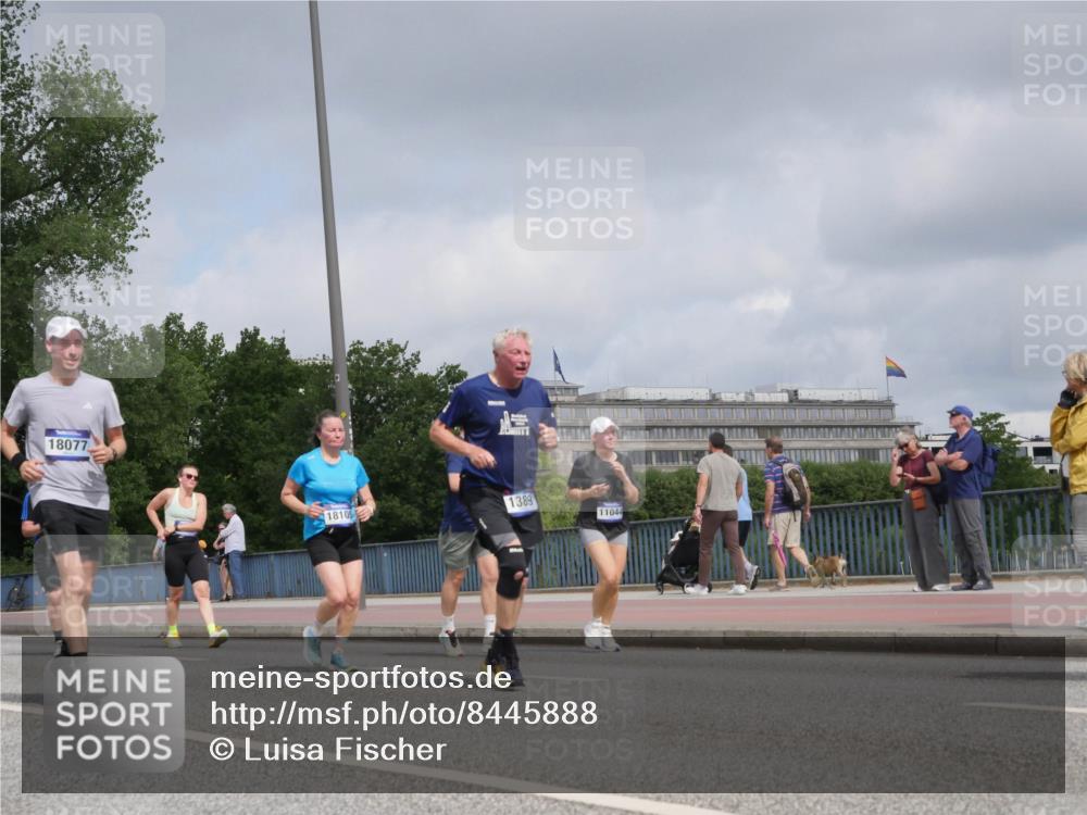 29.06.2025 - hella hamburg halbmarathon Luisa Fischer http://msf.ph/oto/8445888 29.06.2025 10:27:56 Kennedybrücke 18077, 18105, 1389, 11044, 1389, 2944, 3421, 4719, 5358, 7920, 8167 meine-sportfotos.de