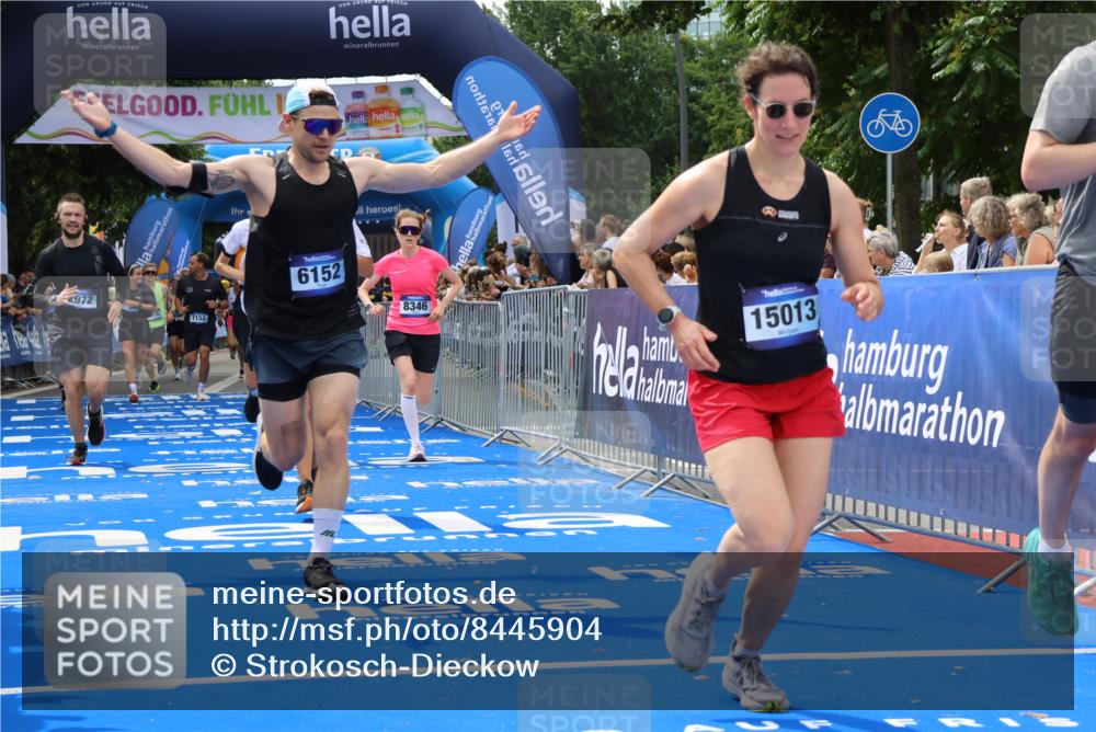 29.06.2025 - hella hamburg halbmarathon Strokosch-Dieckow http://msf.ph/oto/8445904 29.06.2025 10:39:25 Ziel 1343, 2546, 2972, 6037, 6152, 7152, 7154, 8346, 9116, 9265, 12335, 12372, 14359, 15013, 15336, 15866, 15965 meine-sportfotos.de