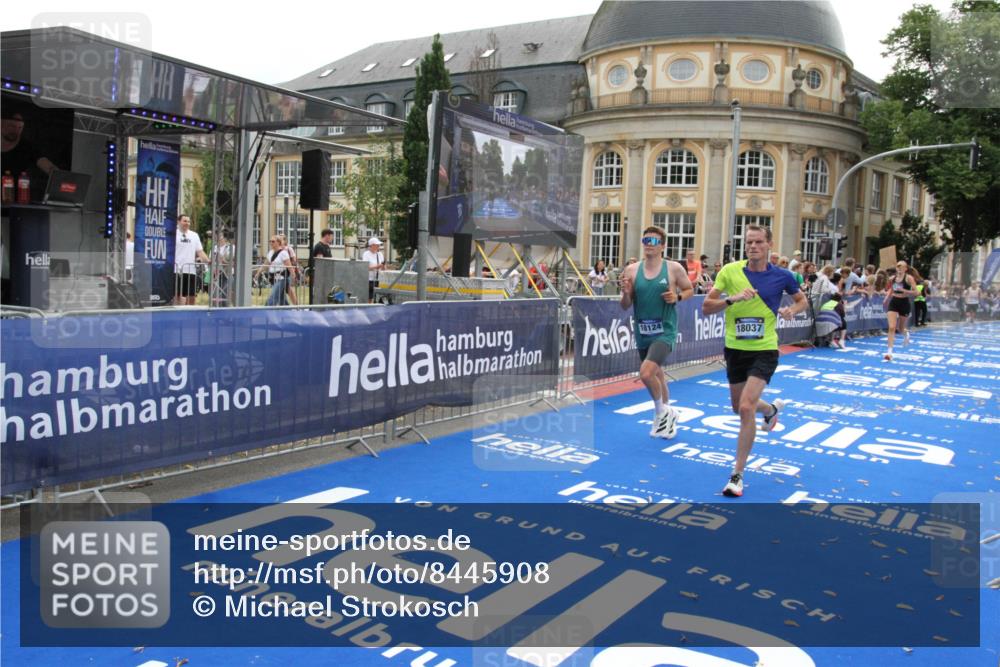 29.06.2025 - hella hamburg halbmarathon Michael Strokosch http://msf.ph/oto/8445908 29.06.2025 10:27:23 Ziel 14019, 15136, 15576, 15583, 18037, 18124 meine-sportfotos.de