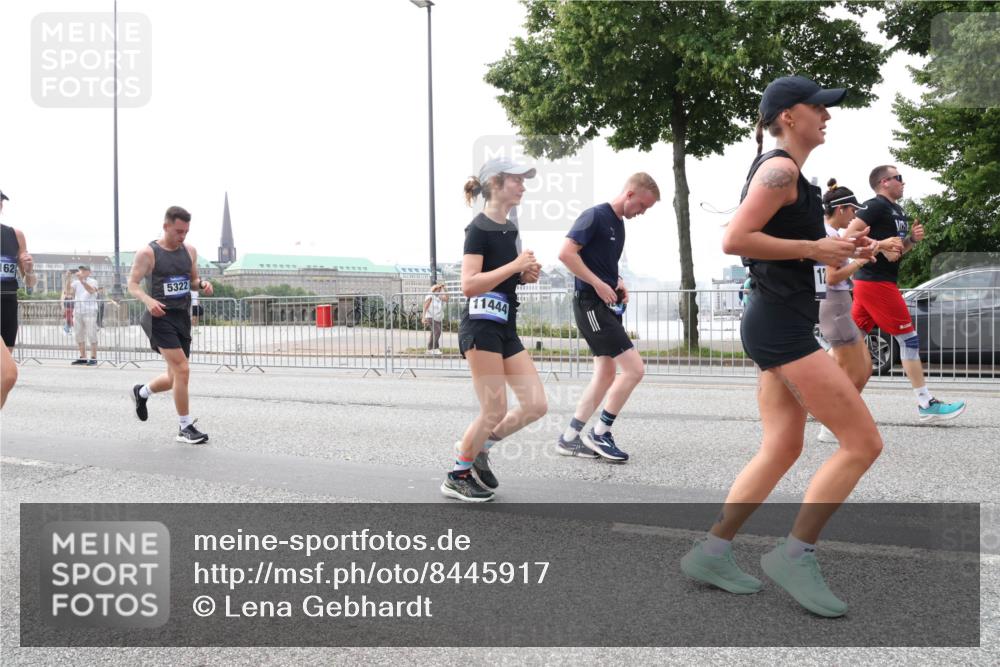 29.06.2025 - hella hamburg halbmarathon Lena Gebhardt http://msf.ph/oto/8445917 29.06.2025 10:30:02 Lombardsbrücke 162, 5322, 11444, 1063, 1097, 1547, 1694, 2302, 2699, 2901, 3443, 3524, 3573, 3613, 4395, 4580, 5063, 5322, 5350, 6598, 6616, 6626, 7517, 7832, 8388, 8792, 8941, 9095, 9937, 10162, 10996, 11269, 11376, 11444, 11634, 12216, 12227, 12305, 12349, 12350, 12504, 12537, 12710, 13031, 13418, 13810, 14304, 15266, 16182, 16306, 16601, 16604, 16735, 16769, 17529, 17945, 18046, 18385, 18503, 18671 meine-sportfotos.de