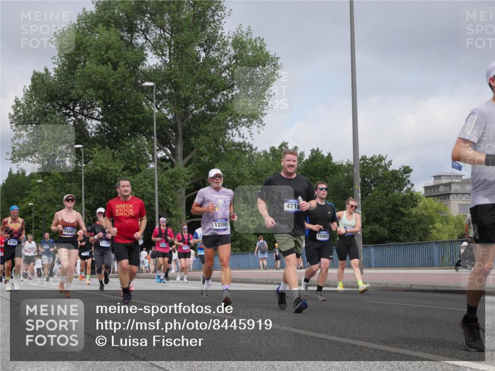 29.06.2025 - hella hamburg halbmarathon Luisa Fischer http://msf.ph/oto/8445919 29.06.2025 10:27:58 Kennedybrücke 8167, 14481, 1655, 6524, 6526, 13380, 4719, 10907, 1389, 2944, 3421, 4719, 5358, 6524, 6526, 7975, 8167 meine-sportfotos.de