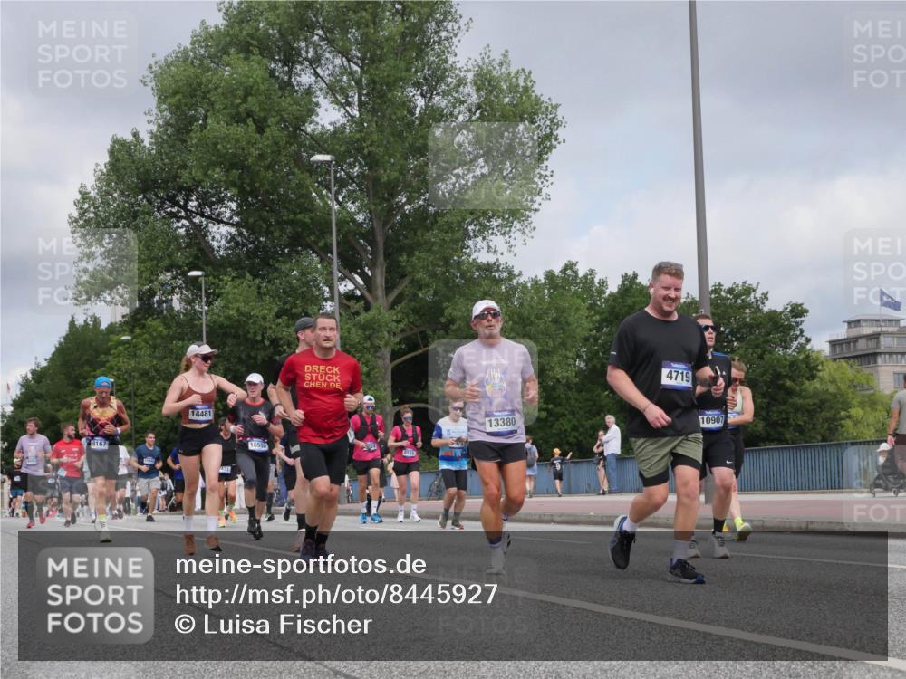 29.06.2025 - hella hamburg halbmarathon Luisa Fischer http://msf.ph/oto/8445927 29.06.2025 10:27:59 Kennedybrücke 9063, 8167, 14481, 421, 4719, 16558, 24, 975, 6526, 13380, 10907, 1389, 1395, 2477, 2944, 3421, 4719, 5358, 6524, 6526, 7975, 8167, 8502 meine-sportfotos.de