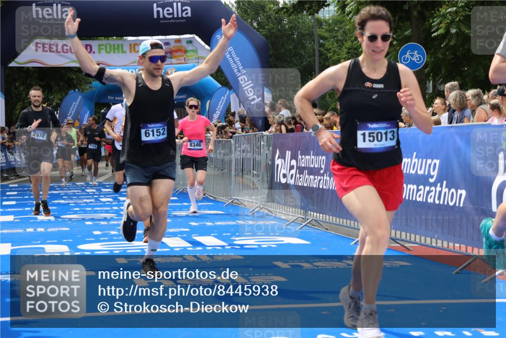 29.06.2025 - hella hamburg halbmarathon Strokosch-Dieckow http://msf.ph/oto/8445938 29.06.2025 10:39:25 Ziel 1343, 2546, 2972, 6037, 6152, 7152, 7154, 8346, 9116, 9265, 12335, 12372, 14359, 15013, 15336, 15866, 15965 meine-sportfotos.de