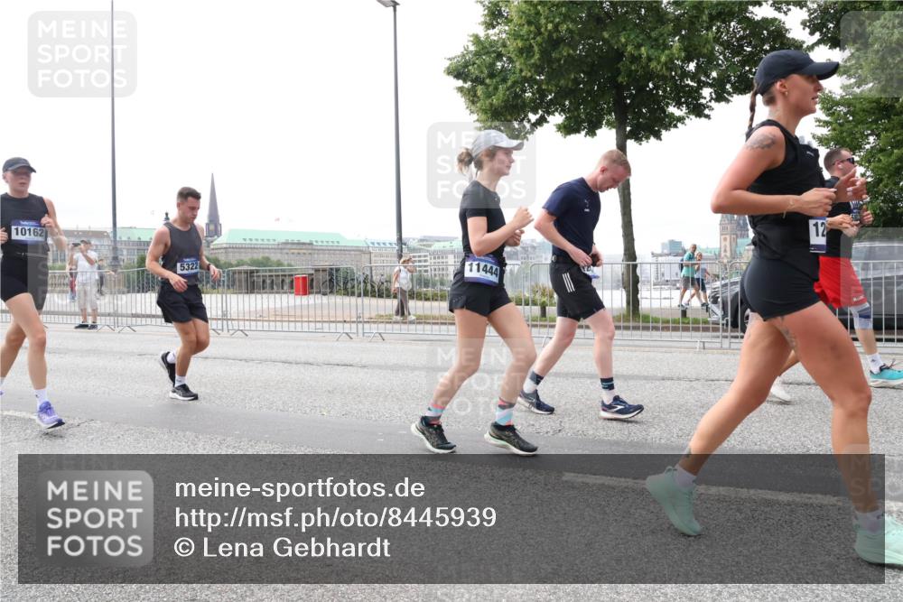 29.06.2025 - hella hamburg halbmarathon Lena Gebhardt http://msf.ph/oto/8445939 29.06.2025 10:30:02 Lombardsbrücke 10162, 11444, 5322, 12, 1063, 1097, 1547, 1694, 2302, 2699, 2901, 3443, 3524, 3573, 3613, 4395, 4580, 5063, 5322, 5350, 6598, 6616, 6626, 7517, 7832, 8388, 8792, 8941, 9095, 9937, 10162, 10996, 11269, 11376, 11444, 11634, 12216, 12227, 12305, 12349, 12350, 12504, 12537, 12710, 13031, 13418, 13810, 14304, 15266, 16182, 16306, 16601, 16604, 16735, 16769, 17529, 17945, 18046, 18385, 18503, 18671 meine-sportfotos.de