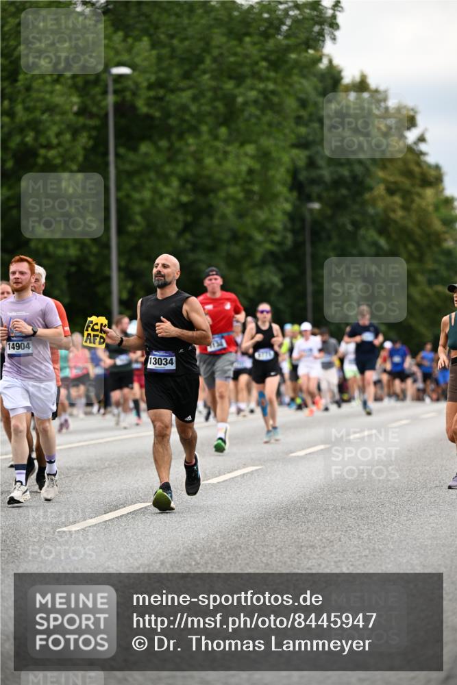 29.06.2025 - hella hamburg halbmarathon Dr. Thomas Lammeyer http://msf.ph/oto/8445947 29.06.2025 10:58:19 Kennedybrücke 1017, 1744, 1789, 1900, 1984, 2079, 2146, 2372, 2528, 2701, 2761, 3187, 3249, 4323, 4626, 4685, 4801, 5514, 5804, 5817, 5857, 5993, 6273, 6468, 7614, 7876, 8189, 8924, 9138, 9503, 9531, 9771, 10175, 10207, 11390 meine-sportfotos.de