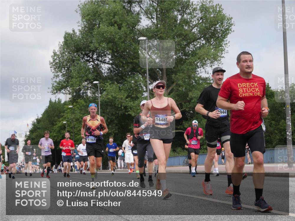 29.06.2025 - hella hamburg halbmarathon Luisa Fischer http://msf.ph/oto/8445949 29.06.2025 10:28:01 Kennedybrücke 4221, 8167, 342, 165, 14481, 6524, 944, 1389, 1395, 2477, 2944, 3421, 4719, 5358, 6524, 6526, 7528, 7975, 8167, 8502, 9063 meine-sportfotos.de