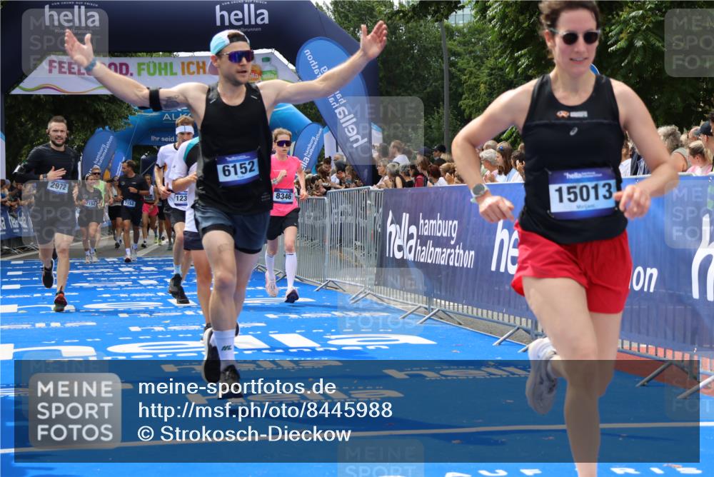 29.06.2025 - hella hamburg halbmarathon Strokosch-Dieckow http://msf.ph/oto/8445988 29.06.2025 10:39:25 Ziel 1343, 2546, 2972, 6037, 6152, 7152, 7154, 8346, 9116, 9265, 12335, 12372, 14359, 15013, 15336, 15866, 15965 meine-sportfotos.de