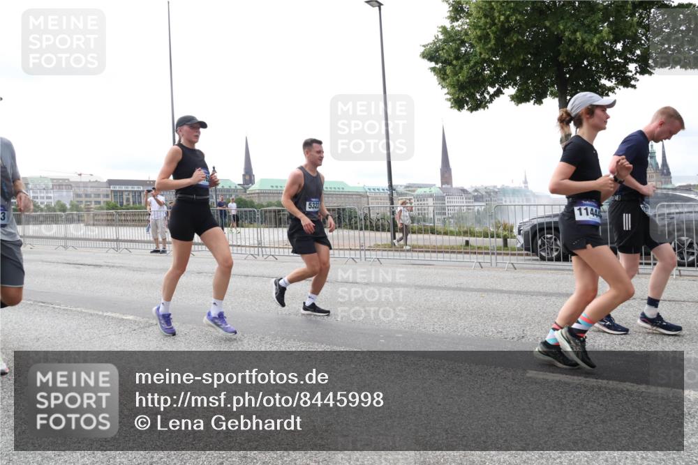 29.06.2025 - hella hamburg halbmarathon Lena Gebhardt http://msf.ph/oto/8445998 29.06.2025 10:30:02 Lombardsbrücke 5322, 1144, 1063, 1097, 1547, 1694, 2302, 2699, 2901, 3443, 3524, 3573, 3613, 4395, 4580, 5063, 5322, 5350, 6598, 6616, 6626, 7517, 7832, 8388, 8792, 8941, 9095, 9937, 10162, 10996, 11269, 11376, 11444, 11634, 12216, 12227, 12305, 12349, 12350, 12504, 12537, 12710, 13031, 13418, 13810, 14304, 15266, 16182, 16306, 16601, 16604, 16735, 16769, 17529, 17945, 18046, 18385, 18503, 18671 meine-sportfotos.de