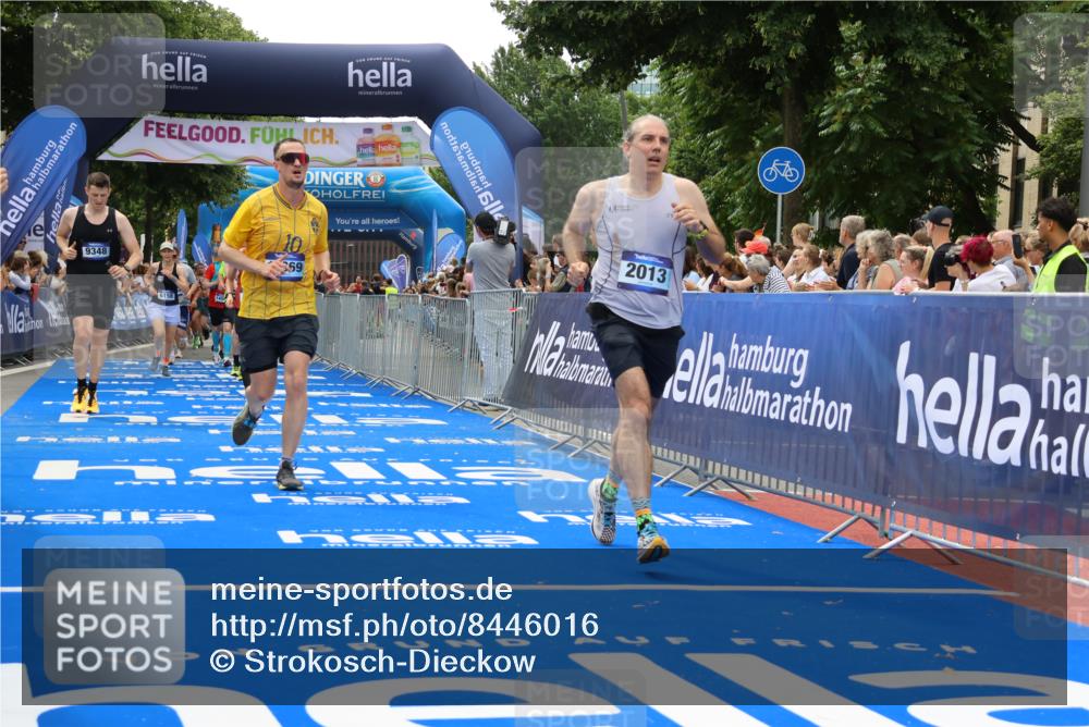 29.06.2025 - hella hamburg halbmarathon Strokosch-Dieckow http://msf.ph/oto/8446016 29.06.2025 10:49:13 Ziel 2013, 4183, 4185, 4832, 6158, 6389, 8112, 9348, 10053, 10184, 10189, 11819, 13450, 14526, 15422, 15523, 16369, 16414, 16731, 17173, 18598, 18842 meine-sportfotos.de