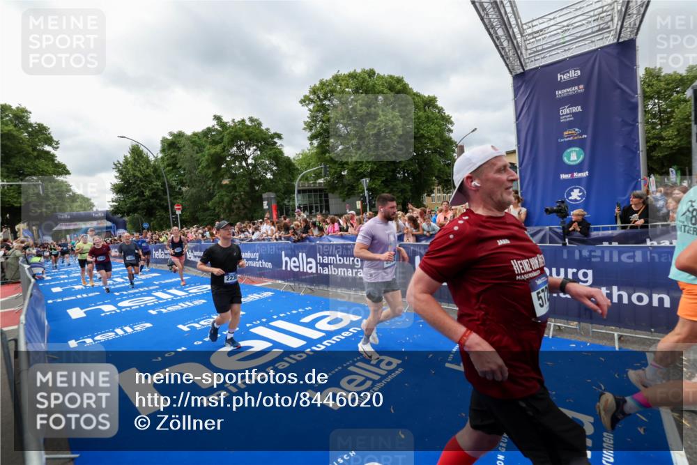 29.06.2025 - hella hamburg halbmarathon Zöllner http://msf.ph/oto/8446020 29.06.2025 10:57:40 Ziel 1239, 2236, 2606, 2652, 4502, 5015, 5134, 5457, 5458, 5728, 12774, 13523, 14571, 14951, 15217, 15220, 17769, 17814, 18388 meine-sportfotos.de