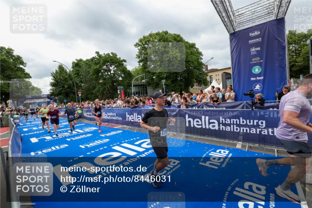 29.06.2025 - hella hamburg halbmarathon Zöllner http://msf.ph/oto/8446031 29.06.2025 10:57:40 Ziel 1239, 2236, 2606, 2652, 4502, 5015, 5134, 5457, 5458, 5728, 12774, 13523, 14571, 14951, 15217, 15220, 17769, 17814, 18388 meine-sportfotos.de