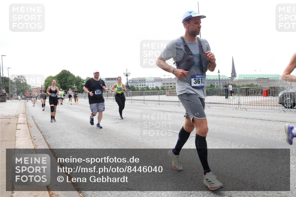 29.06.2025 - hella hamburg halbmarathon Lena Gebhardt http://msf.ph/oto/8446040 29.06.2025 10:30:03 Lombardsbrücke 2302, 36134, 1063, 1097, 1547, 1694, 2302, 2699, 2901, 3443, 3524, 3573, 3613, 4395, 4580, 5063, 5322, 5350, 6598, 6616, 6626, 7832, 8388, 8792, 8941, 9095, 9937, 10162, 10880, 11269, 11376, 11444, 11634, 12216, 12227, 12305, 12349, 12350, 12504, 12537, 12710, 13031, 13418, 13810, 14304, 15266, 16182, 16306, 16601, 16604, 16735, 16769, 17529, 17945, 18046, 18385, 18503, 18671 meine-sportfotos.de