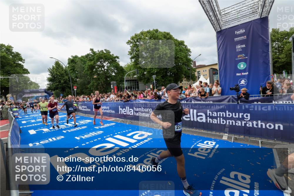 29.06.2025 - hella hamburg halbmarathon Zöllner http://msf.ph/oto/8446056 29.06.2025 10:57:41 Ziel 1239, 1715, 2236, 2606, 2652, 4502, 5457, 5458, 12774, 13523, 14571, 14951, 15217, 15220, 17769, 17814, 18388, 18985 meine-sportfotos.de