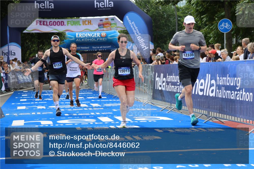 29.06.2025 - hella hamburg halbmarathon Strokosch-Dieckow http://msf.ph/oto/8446062 29.06.2025 10:39:24 Ziel 1343, 2546, 2972, 6037, 6152, 8346, 9116, 12335, 12372, 14359, 15013, 15866, 15965 meine-sportfotos.de