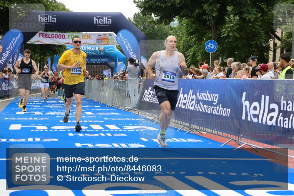 29.06.2025 - hella hamburg halbmarathon Strokosch-Dieckow http://msf.ph/oto/8446083 29.06.2025 10:49:13 Ziel 2013, 4183, 4185, 4832, 6158, 6389, 8112, 9348, 10053, 10184, 10189, 11819, 13450, 14526, 15422, 15523, 16369, 16414, 16731, 17173, 18598, 18842 meine-sportfotos.de