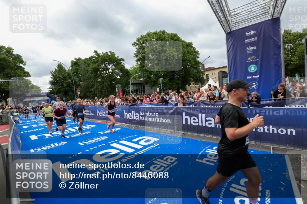 29.06.2025 - hella hamburg halbmarathon Zöllner http://msf.ph/oto/8446088 29.06.2025 10:57:41 Ziel 1239, 1715, 2236, 2606, 2652, 4502, 5457, 5458, 12774, 13523, 14571, 14951, 15217, 15220, 17769, 17814, 18388, 18985 meine-sportfotos.de