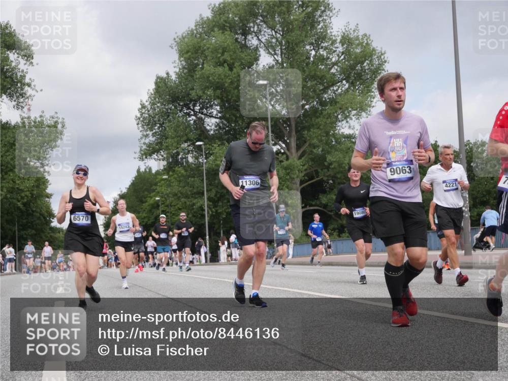 29.06.2025 - hella hamburg halbmarathon Luisa Fischer http://msf.ph/oto/8446136 29.06.2025 10:28:09 Kennedybrücke 6570, 15283, 11306, 19080, 9063, 4221, 7, 1395, 2132, 2280, 2477, 3421, 3786, 4221, 4624, 5138, 5829, 5830, 6524, 6526, 7528, 7975, 8502, 9063 meine-sportfotos.de