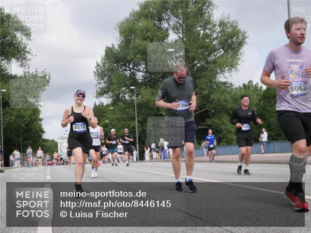 29.06.2025 - hella hamburg halbmarathon Luisa Fischer http://msf.ph/oto/8446145 29.06.2025 10:28:10 Kennedybrücke 6570, 15283, 1306, 19080, 9063, 1395, 2132, 2280, 2477, 3343, 3786, 4221, 4624, 5138, 5829, 5830, 6524, 6526, 7528, 7975, 8502, 9063 meine-sportfotos.de