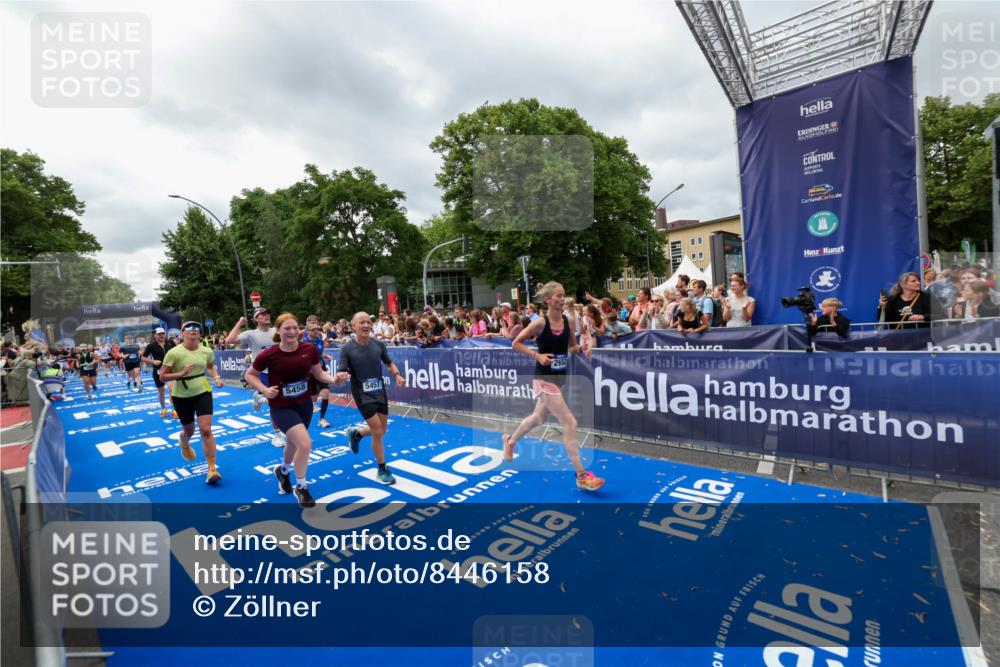 29.06.2025 - hella hamburg halbmarathon Zöllner http://msf.ph/oto/8446158 29.06.2025 10:57:42 Ziel 1239, 1715, 1719, 2606, 2652, 5457, 5458, 10133, 12774, 13523, 14571, 14951, 15217, 15220, 17455, 17769, 17814, 18388, 18985 meine-sportfotos.de
