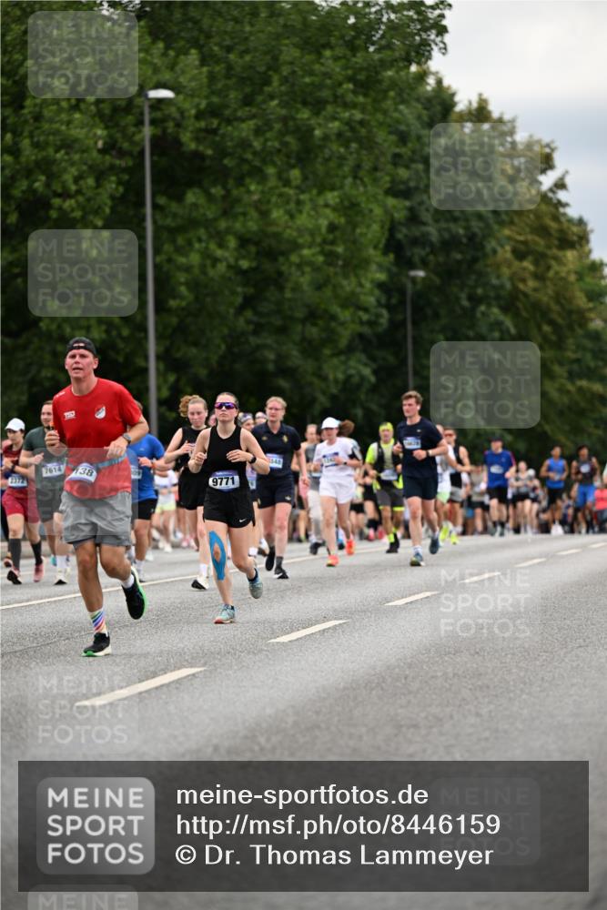 29.06.2025 - hella hamburg halbmarathon Dr. Thomas Lammeyer http://msf.ph/oto/8446159 29.06.2025 10:58:22 Kennedybrücke 1017, 1744, 1789, 1984, 2079, 2146, 2372, 2761, 3187, 3249, 4323, 4626, 4685, 4801, 4838, 5514, 5804, 5817, 5857, 5993, 6273, 6468, 7614, 8189, 8924, 9138, 9503, 9531, 9771, 10207, 11390 meine-sportfotos.de