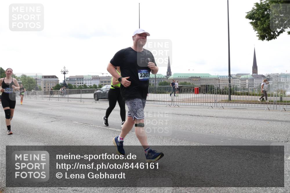 29.06.2025 - hella hamburg halbmarathon Lena Gebhardt http://msf.ph/oto/8446161 29.06.2025 10:30:04 Lombardsbrücke 5350, 2302, 1063, 1097, 1547, 1694, 2302, 2699, 2901, 3443, 3573, 3613, 4395, 4580, 5063, 5322, 5350, 6598, 6616, 6626, 8388, 8792, 8941, 9095, 9937, 10162, 10880, 11269, 11376, 11444, 11634, 12216, 12227, 12305, 12349, 12350, 12504, 12537, 12710, 13031, 13418, 13810, 14304, 15266, 16182, 16601, 16604, 16735, 16769, 17529, 18046, 18385, 18503, 18671 meine-sportfotos.de