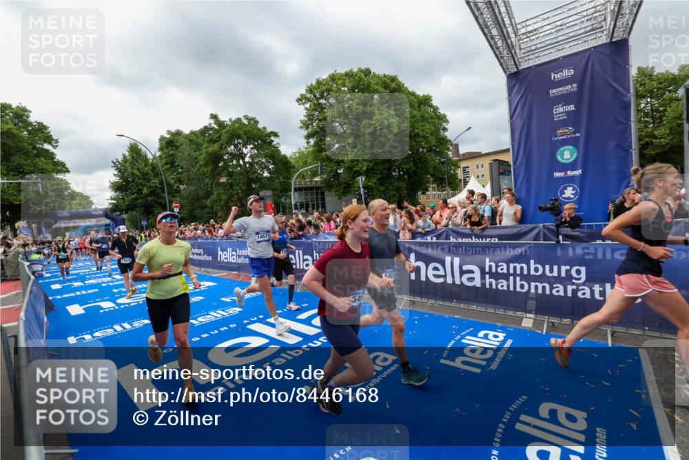 29.06.2025 - hella hamburg halbmarathon Zöllner http://msf.ph/oto/8446168 29.06.2025 10:57:42 Ziel 1239, 1715, 1719, 2606, 2652, 5457, 5458, 10133, 12774, 13523, 14571, 14951, 15217, 15220, 17455, 17769, 17814, 18388, 18985 meine-sportfotos.de